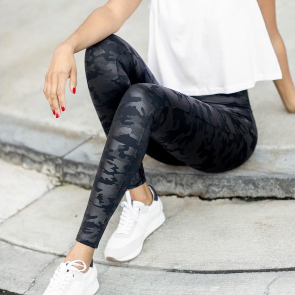 Spanx Leggings in Camo print